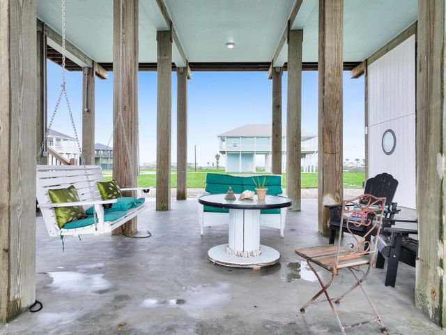 810 Casa Drive, Crystal Beach, TX 77650