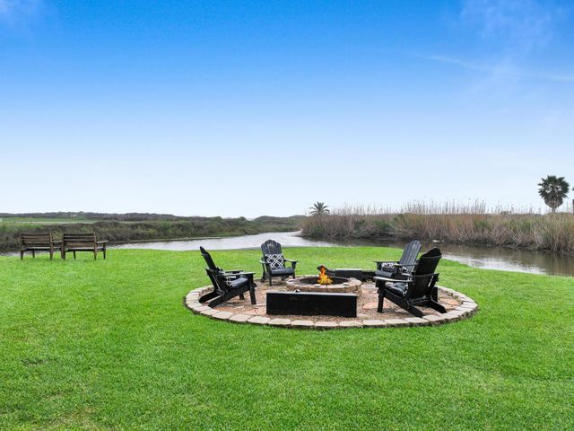 810 Casa Drive, Crystal Beach, TX 77650