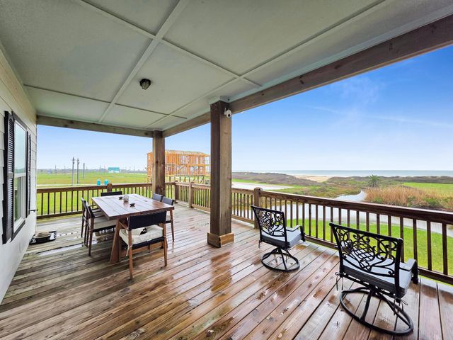 810 Casa Drive, Crystal Beach, TX 77650