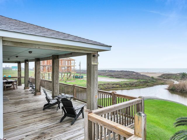 810 Casa Drive, Crystal Beach, TX 77650