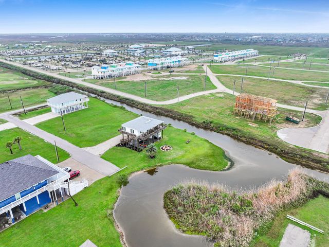810 Casa Drive, Crystal Beach, TX 77650