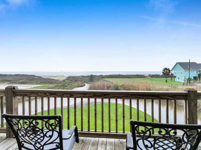 810 Casa Drive, Crystal Beach, TX 77650