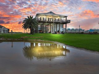 810 Casa Drive, Crystal Beach, TX 77650