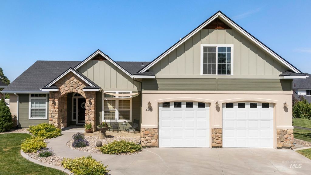296 E Mikyl Ridge Loop, Nampa, ID 83686