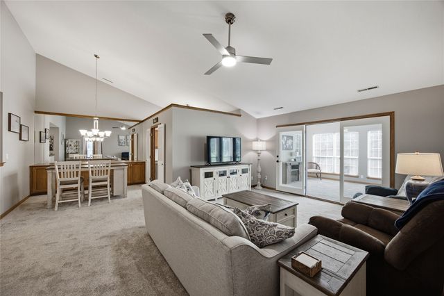 4730 Westchester Drive NE C, Cedar Rapids, IA 52402