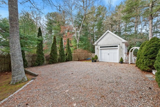 602 Putnam Ave, Barnstable, MA 02635