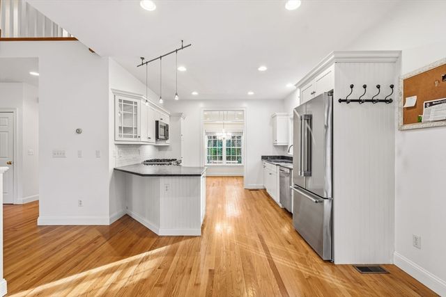 602 Putnam Ave, Barnstable, MA 02635