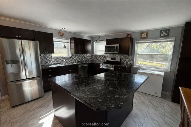 40 Hawaii Lane, Hilltop Lakes, TX 77871