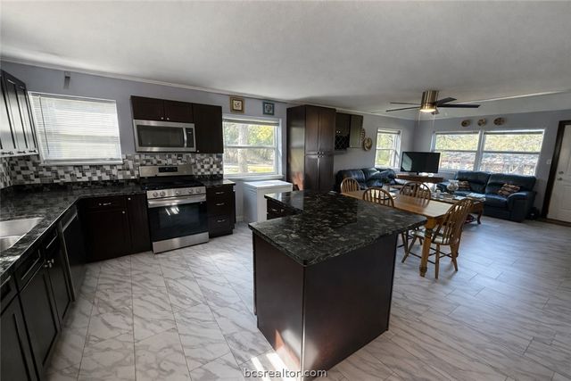 40 Hawaii Lane, Hilltop Lakes, TX 77871