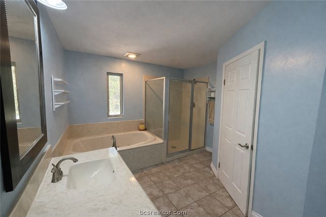 40 Hawaii Lane, Hilltop Lakes, TX 77871