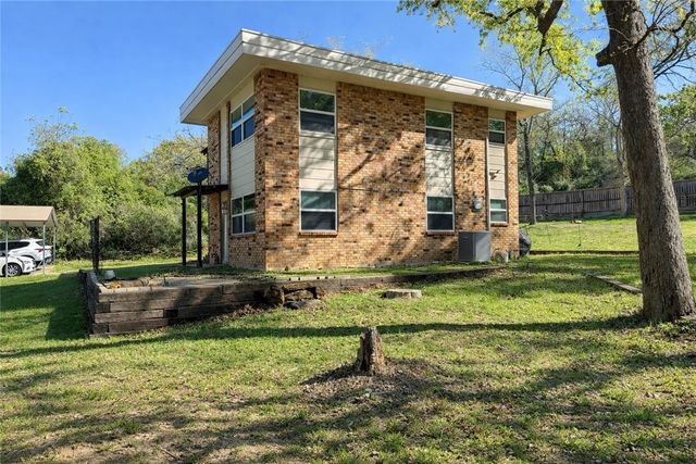 40 Hawaii Lane, Hilltop Lakes, TX 77871