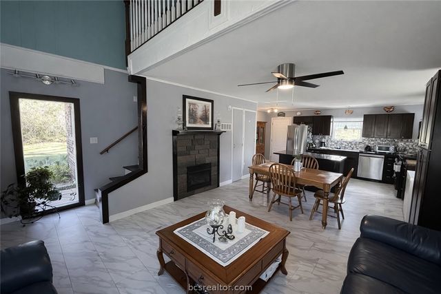 40 Hawaii Lane, Hilltop Lakes, TX 77871