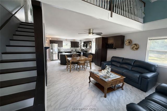 40 Hawaii Lane, Hilltop Lakes, TX 77871