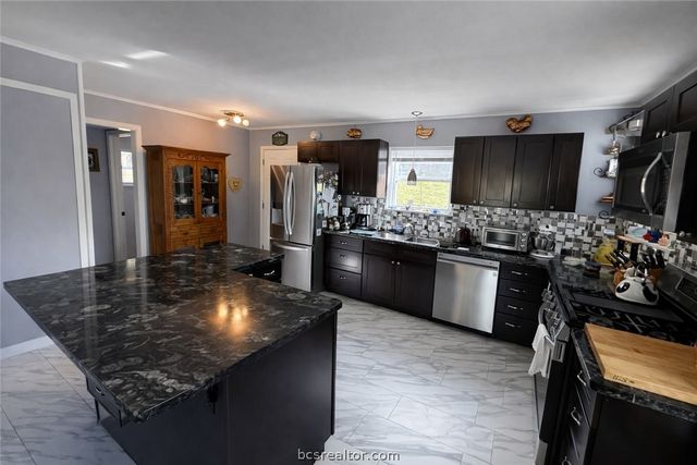 40 Hawaii Lane, Hilltop Lakes, TX 77871