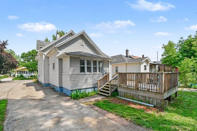 2041 Edgewood Avenue NE, Grand Rapids, MI 49505