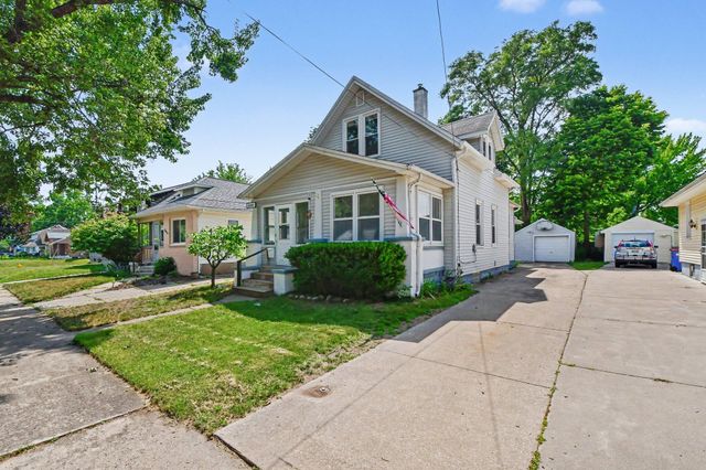 2041 Edgewood Avenue NE, Grand Rapids, MI 49505