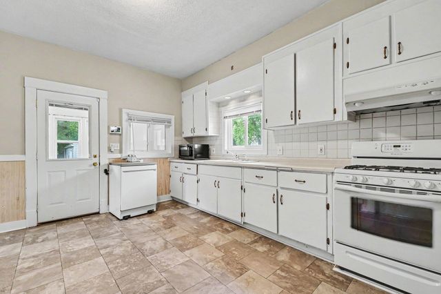 2041 Edgewood Avenue NE, Grand Rapids, MI 49505