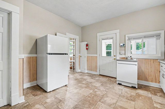 2041 Edgewood Avenue NE, Grand Rapids, MI 49505