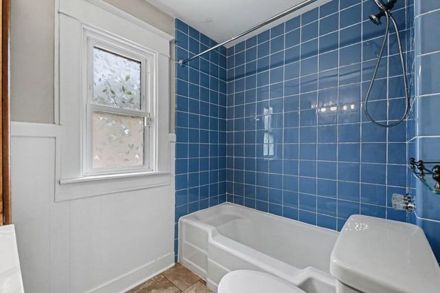 2041 Edgewood Avenue NE, Grand Rapids, MI 49505