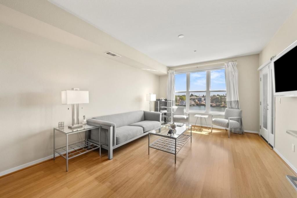 Image 14 of property listing at 2853 Regatta Drive, Oakland, CA 94601