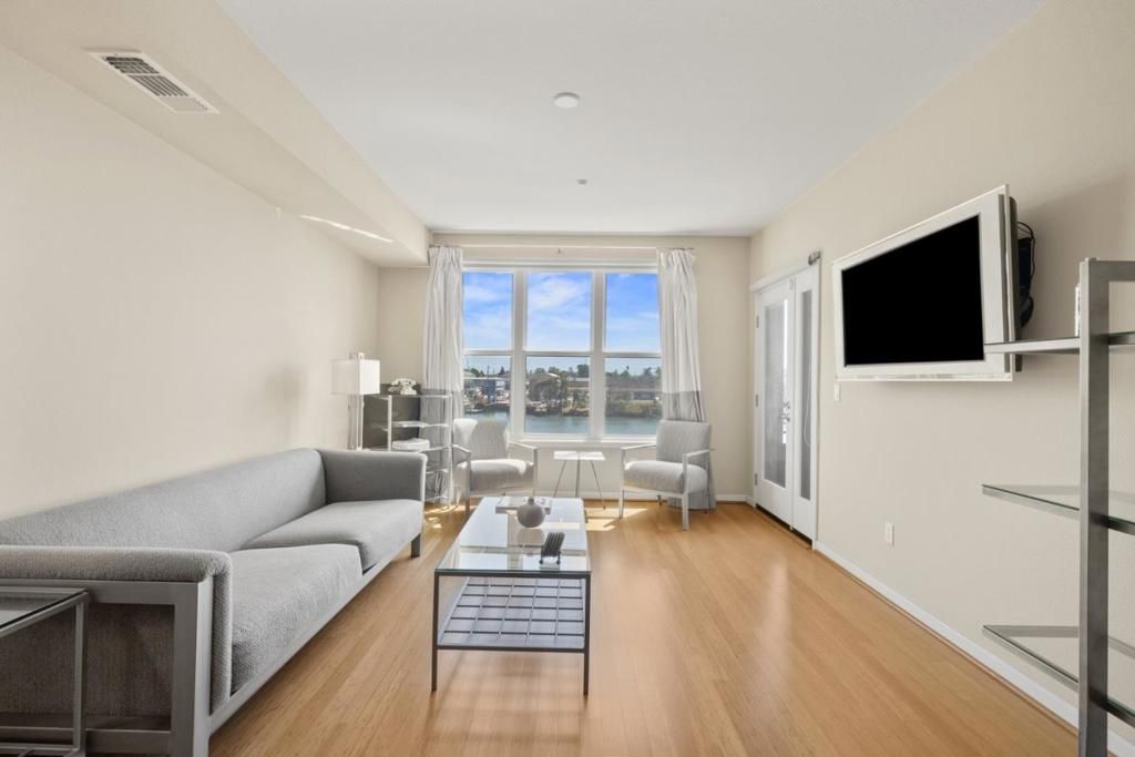 Image 16 of property listing at 2853 Regatta Drive, Oakland, CA 94601