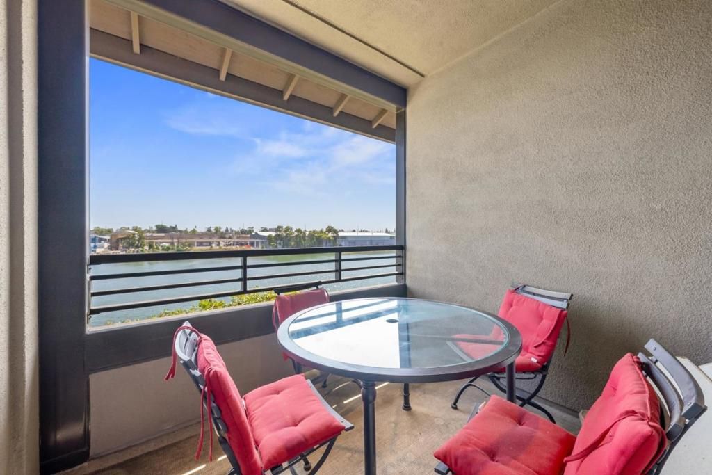 Image 18 of property listing at 2853 Regatta Drive, Oakland, CA 94601