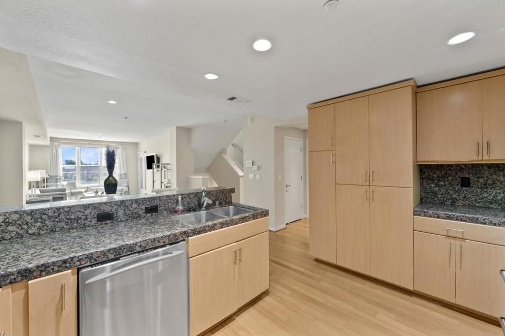 Image 21 of property listing at 2853 Regatta Drive, Oakland, CA 94601