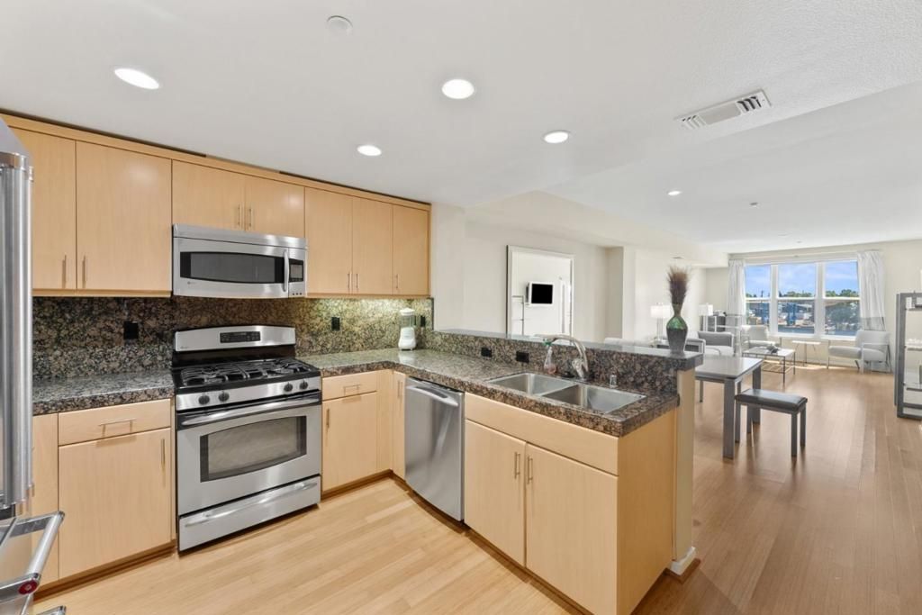 Image 22 of property listing at 2853 Regatta Drive, Oakland, CA 94601