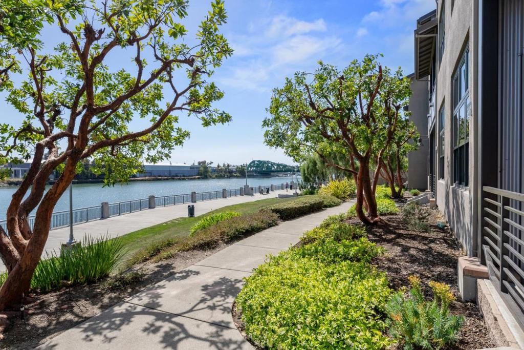 Image 3 of property listing at 2853 Regatta Drive, Oakland, CA 94601