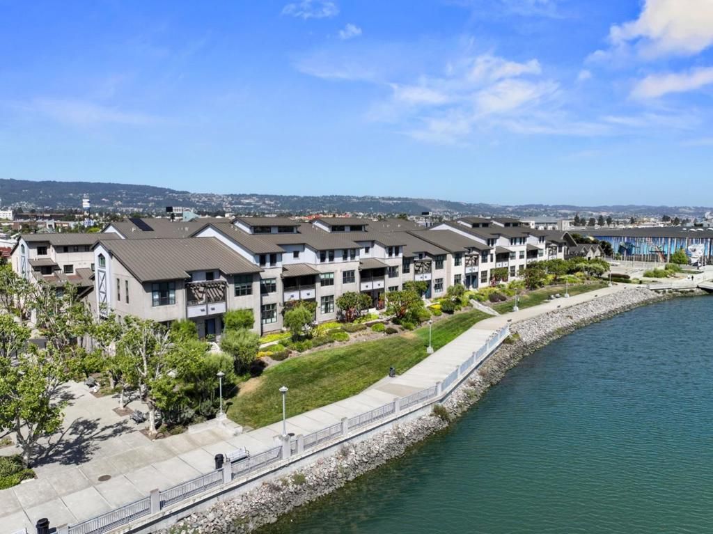 Image 4 of property listing at 2853 Regatta Drive, Oakland, CA 94601