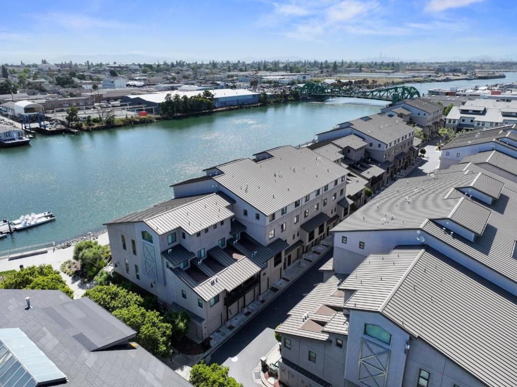 Image 43 of property listing at 2853 Regatta Drive, Oakland, CA 94601