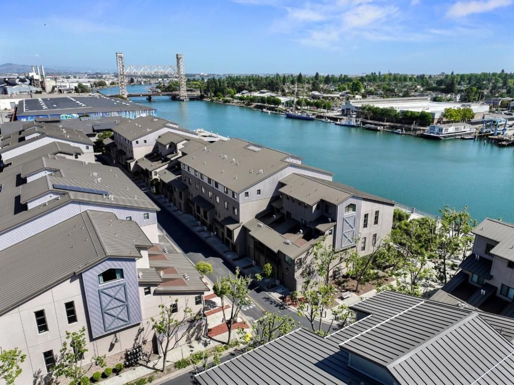 Image 44 of property listing at 2853 Regatta Drive, Oakland, CA 94601