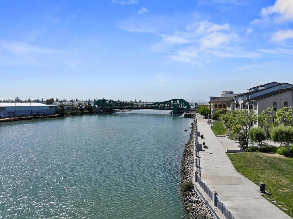 Image 46 of property listing at 2853 Regatta Drive, Oakland, CA 94601