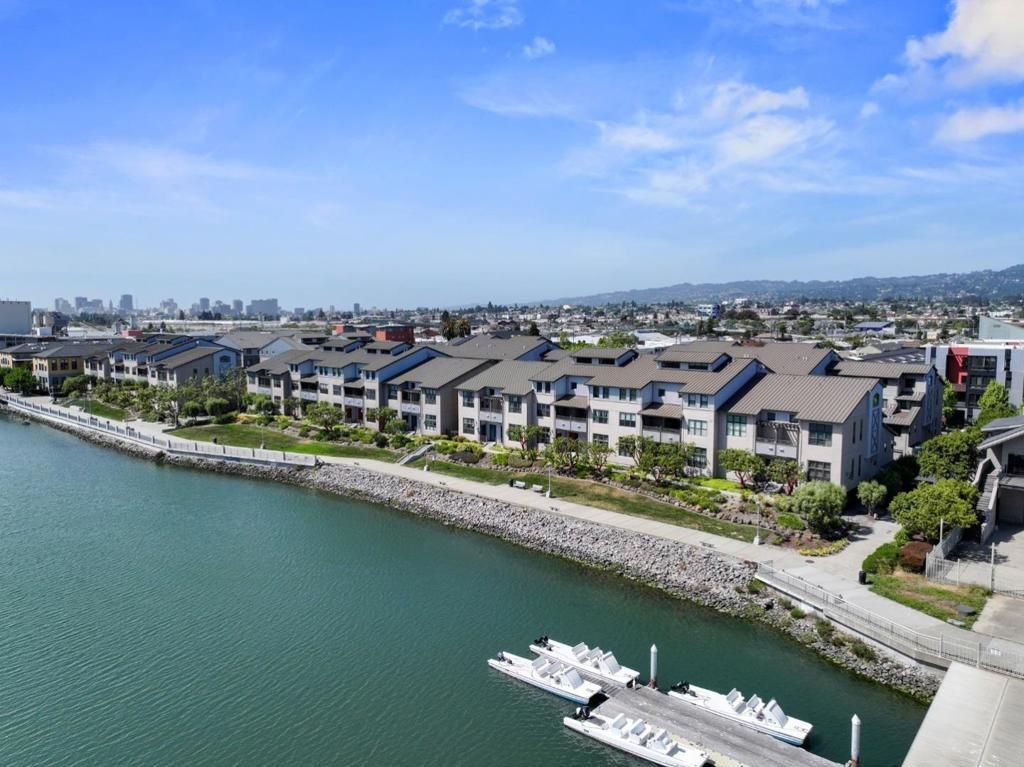 Image 5 of property listing at 2853 Regatta Drive, Oakland, CA 94601