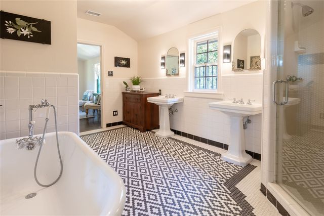 6840 Lakewood Boulevard, Dallas, TX 75214