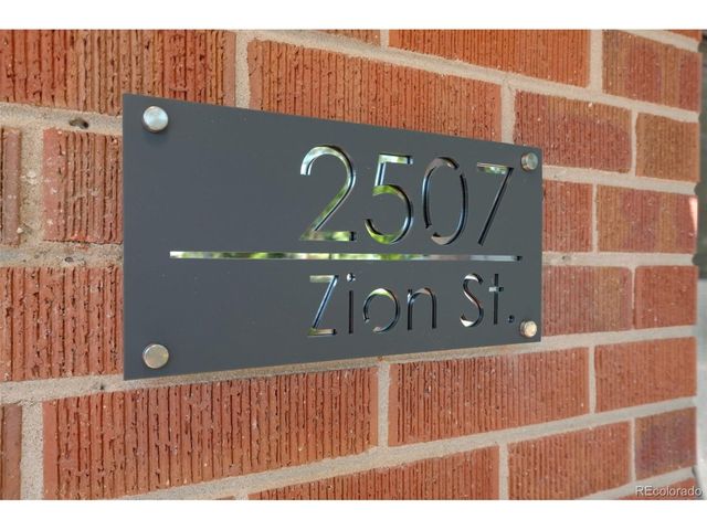 2507 N Zion St, Aurora, CO 80011