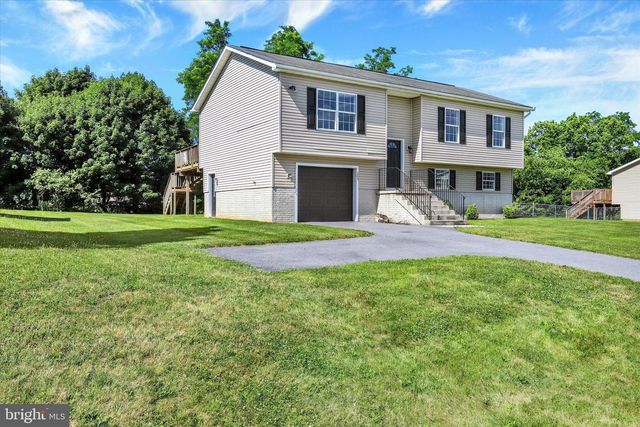 207 PIKE CT, Shippensburg, PA 17257