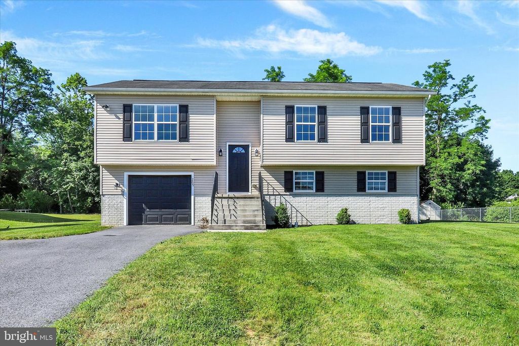 207 PIKE CT, Shippensburg, PA 17257