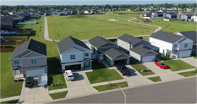 3022 38th Avenue S, Moorhead, MN 56560