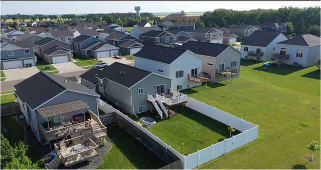 3022 38th Avenue S, Moorhead, MN 56560