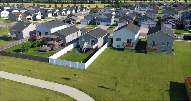 3022 38th Avenue S, Moorhead, MN 56560