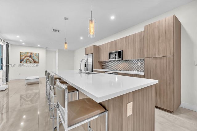 10250 NW 76th Terrace, Doral, FL 33178