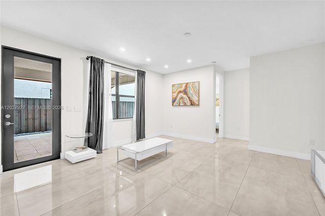 10250 NW 76th Terrace, Doral, FL 33178