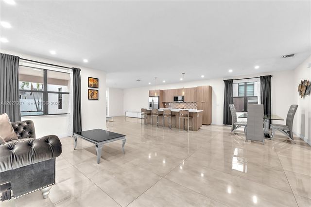 10250 NW 76th Terrace, Doral, FL 33178