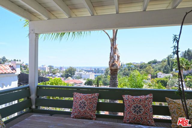 6855 Los Altos Place, Los Angeles, CA 90068