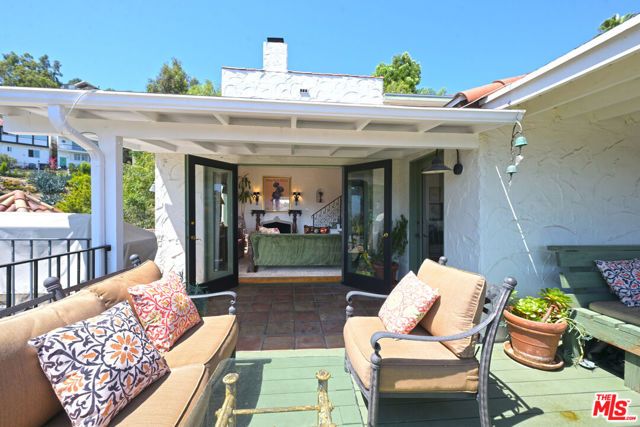 6855 Los Altos Place, Los Angeles, CA 90068
