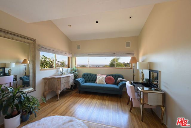 6855 Los Altos Place, Los Angeles, CA 90068