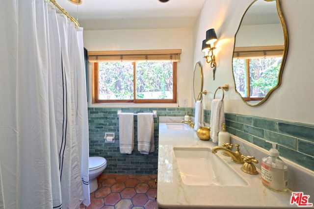 6855 Los Altos Place, Los Angeles, CA 90068