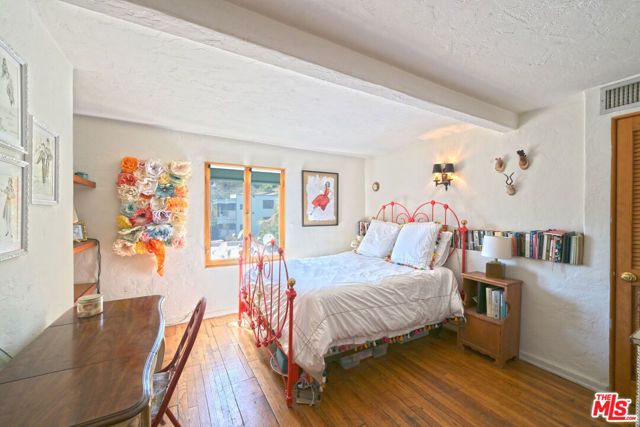 6855 Los Altos Place, Los Angeles, CA 90068