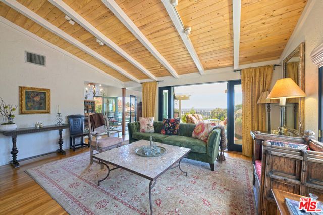6855 Los Altos Place, Los Angeles, CA 90068